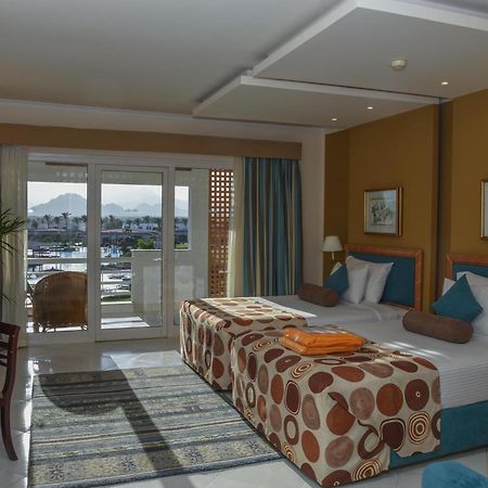 朱莉维尔高尔夫度假村 沙姆沙伊赫 外观 照片 A room at the Hilton Sharm El Sheikh