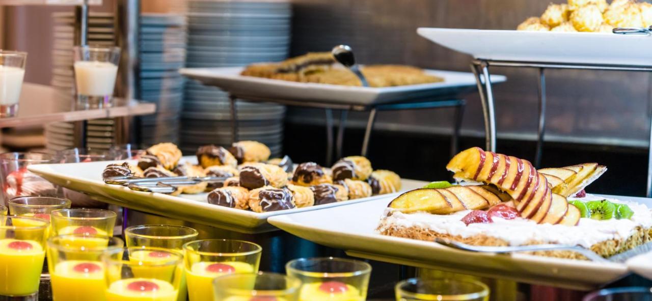 朱莉维尔高尔夫度假村 沙姆沙伊赫 外观 照片 A dessert buffet