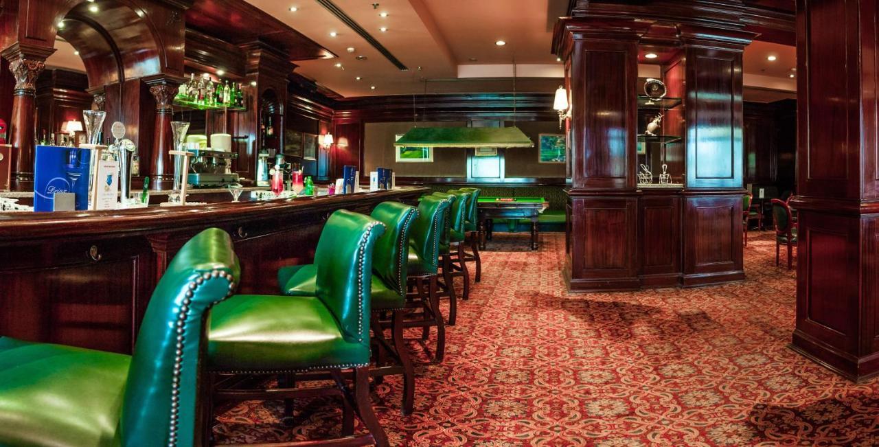 朱莉维尔高尔夫度假村 沙姆沙伊赫 外观 照片 The interior of the bar