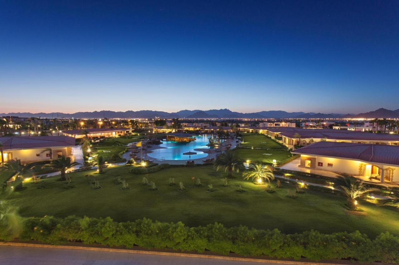 朱莉维尔高尔夫度假村 沙姆沙伊赫 外观 照片 View of the resort at night
