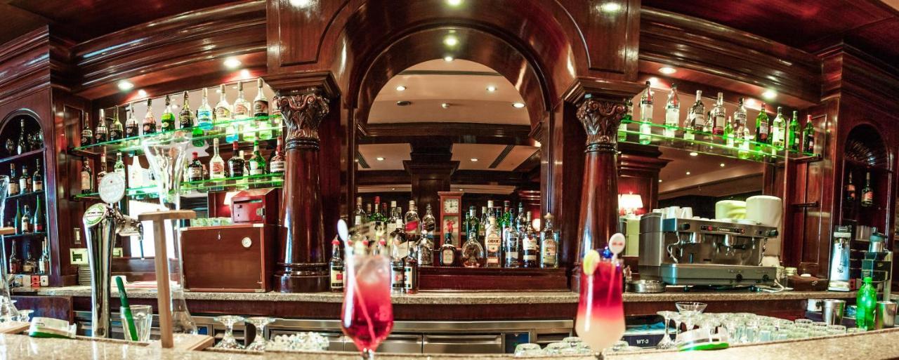 朱莉维尔高尔夫度假村 沙姆沙伊赫 外观 照片 The bar at the hotel