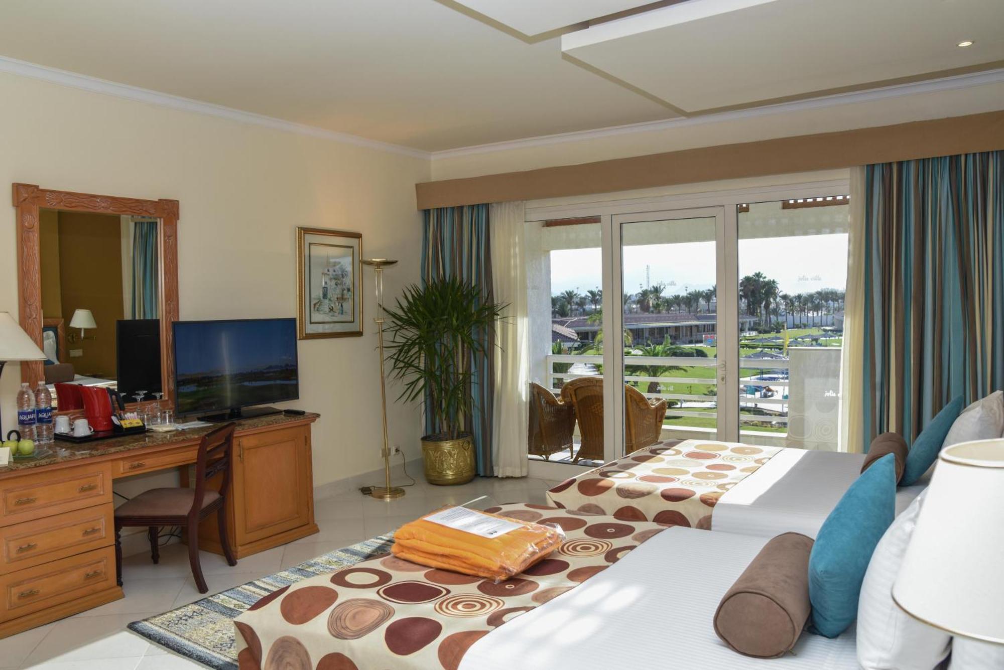 朱莉维尔高尔夫度假村 沙姆沙伊赫 外观 照片 A room at the Grand Hotel
